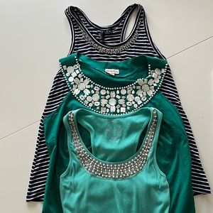 Women’s large tank lot (3)
